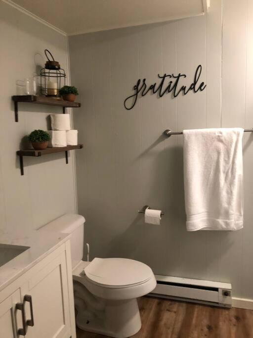 היילנדס Cozy Cottage W Hot Tub, 5 Min Walk To Main St מראה חיצוני תמונה
